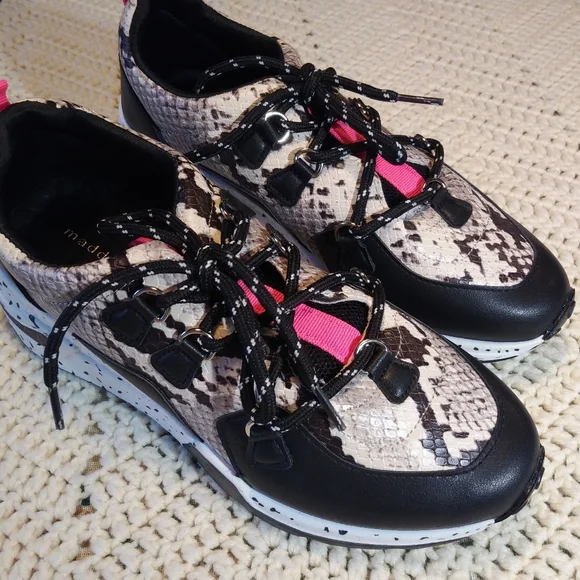 Madden Girl Black & Snake Skin Sneakers SZ 8.5 - Picture 2 of 7